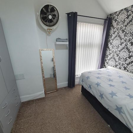 Private Room In Кардифф Экстерьер фото